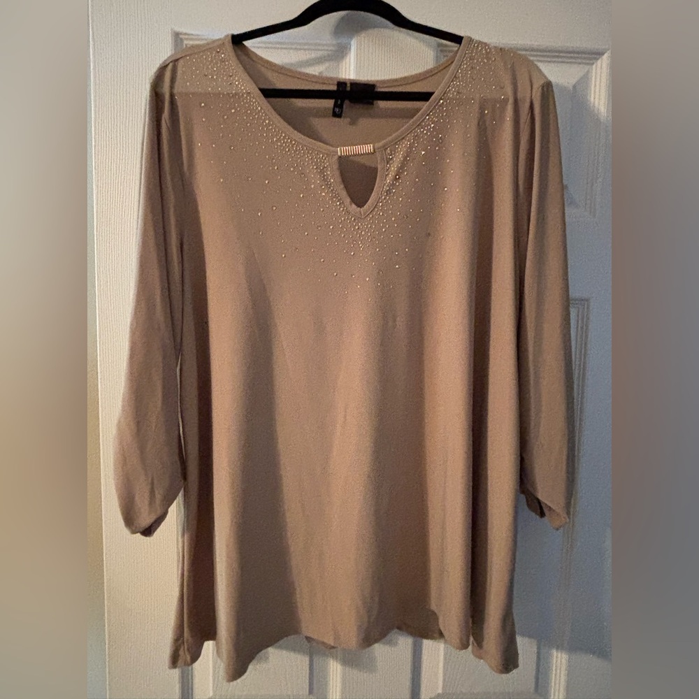 Like new New Directions beige/tan dress top. Size XL.